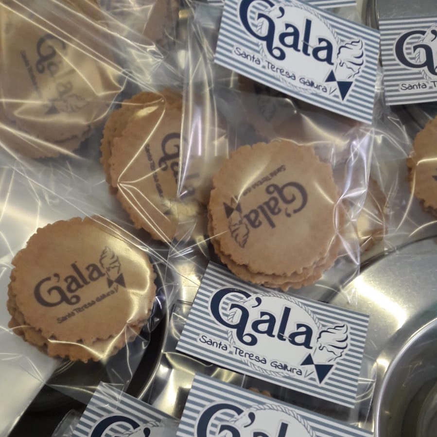 Materiale Cartaceo e Digitale studiolime progetti clienti branding aziendale grafica design loghi progetti allestimento gelateria sardegna dolci