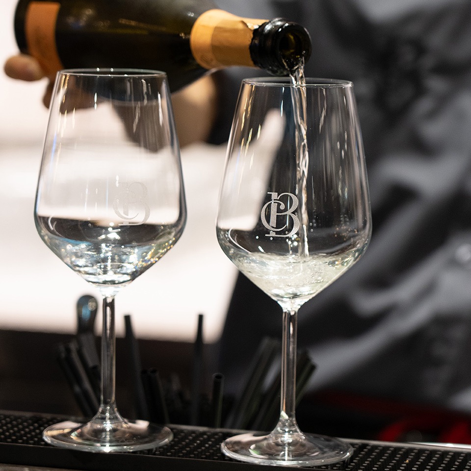 Materiale Cartaceo e Digitale studiolime progetti clienti branding aziendale grafica design loghi progetti bar bicchiere incisione glass